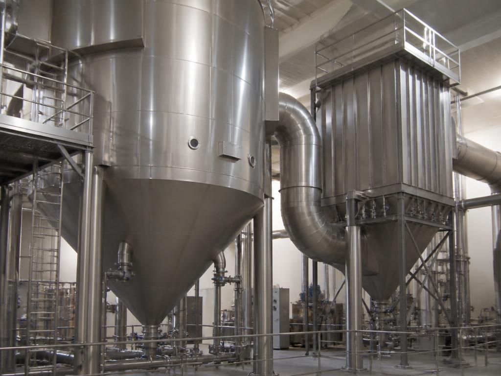Spray drying chamber with bag filter and ducting